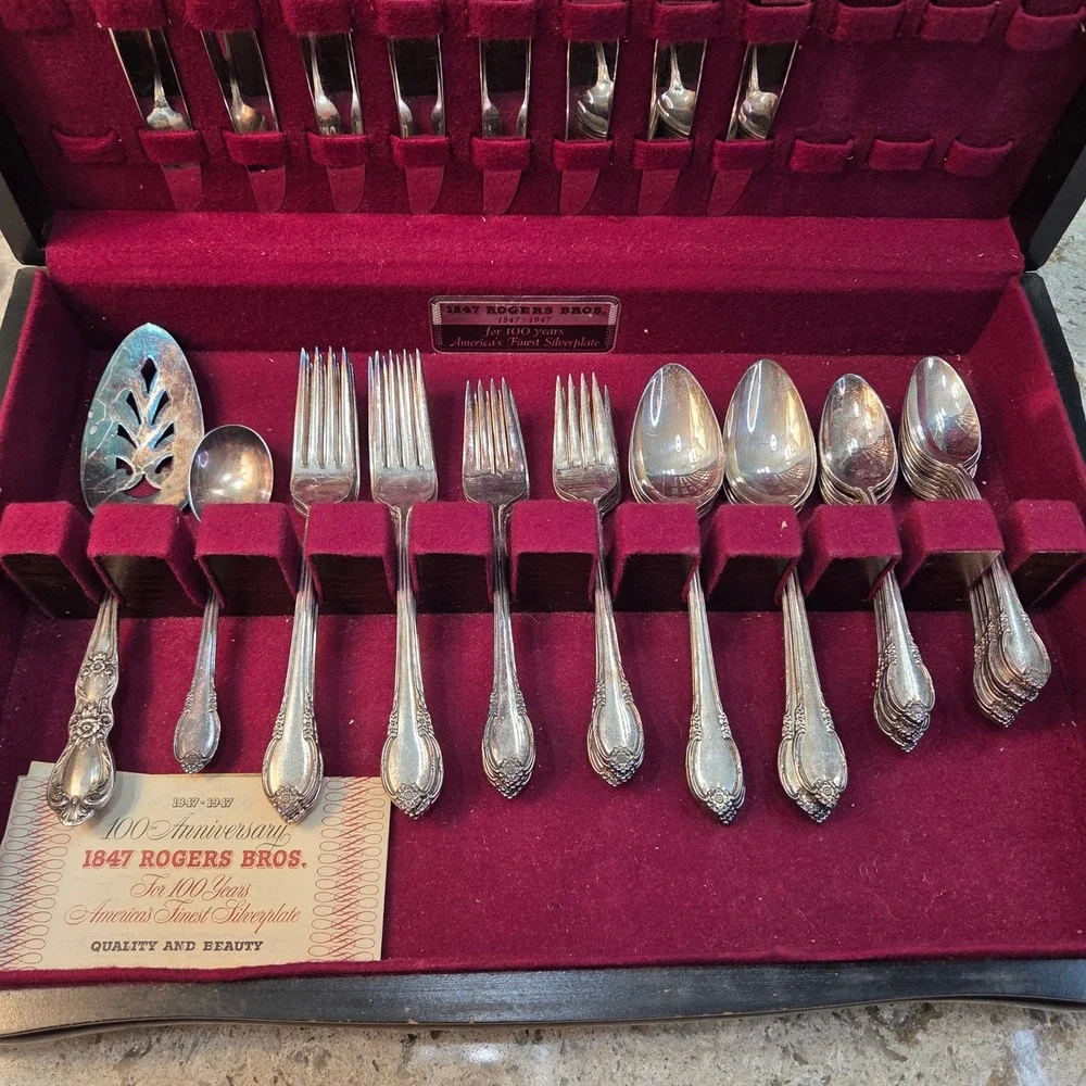 1847 Rogers Bros Remembrance Silverplate Flatware Set 100th Anniversary w/ Case